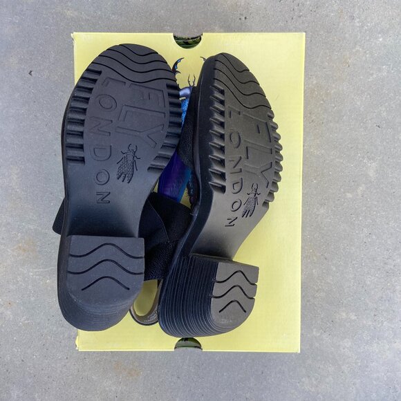 FLY LONDON Wost Black Sandals - Picture 6 of 7